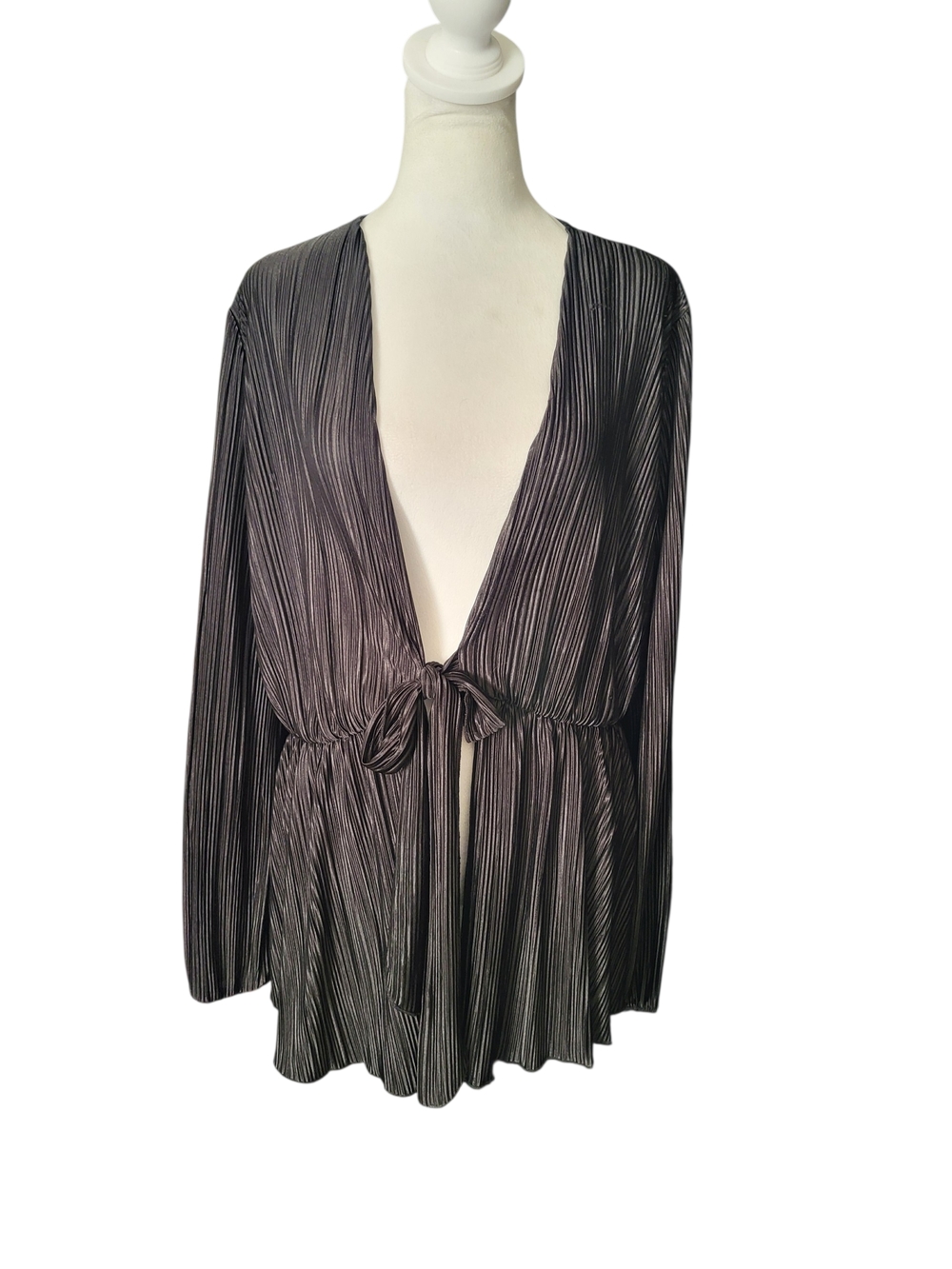 Free Kisses Plissé Tie-Front Long Sleeve Top Black sz 1X